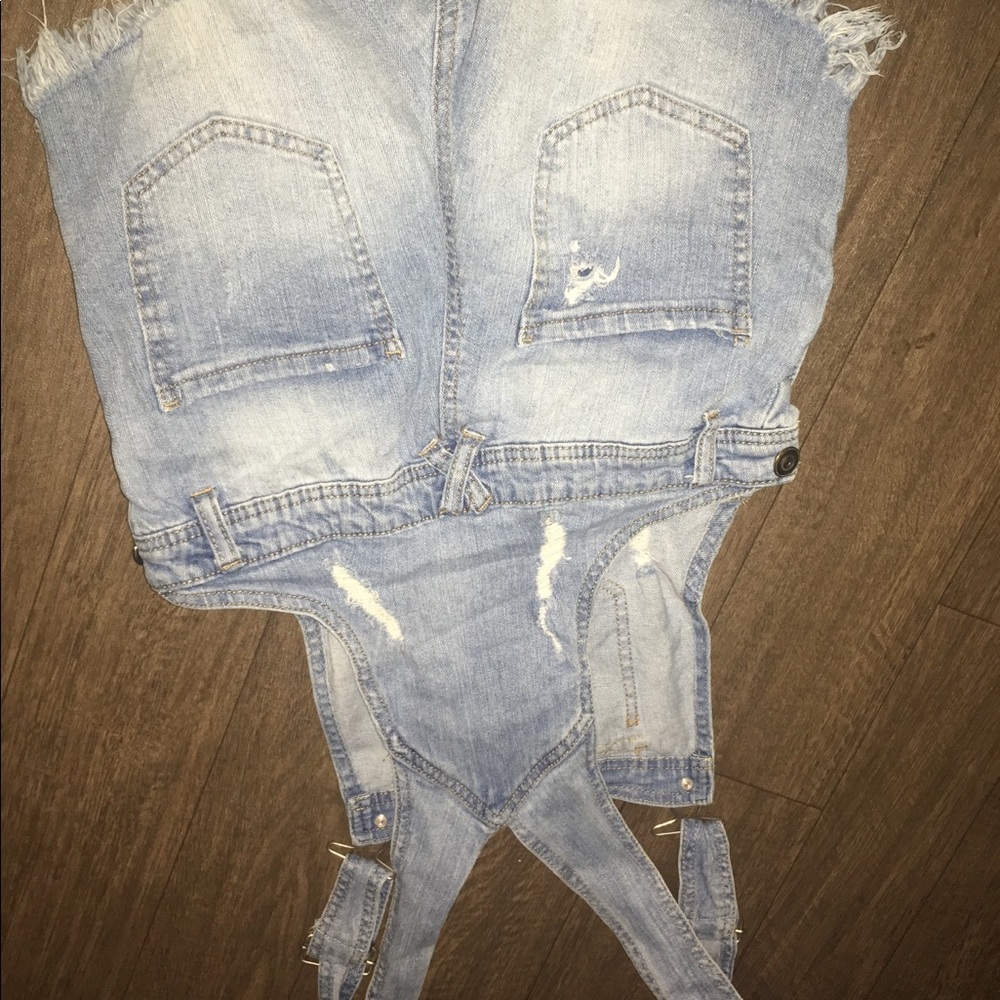Jean romper - Picture 6 of 6